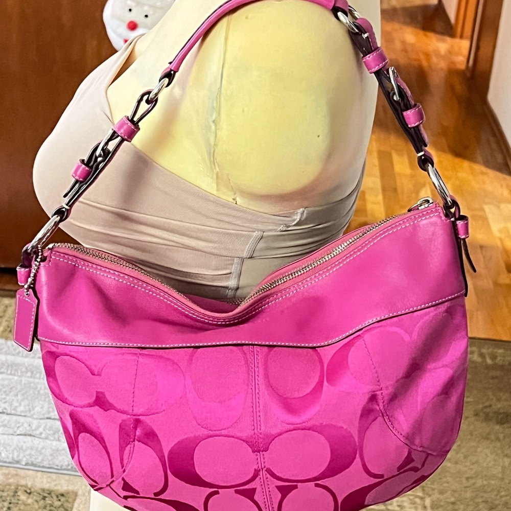 Pink Designer Laura hobo coach bag great conditions